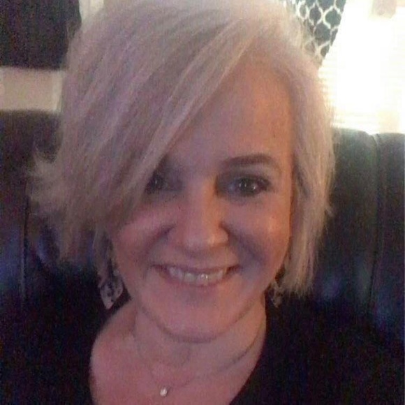 Profile Picture of Donna Ezell (@mommad0816) on Poshmark