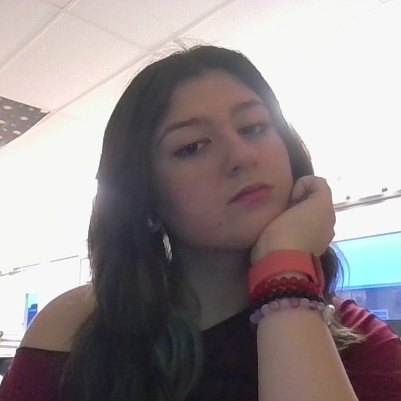 Profile Picture of Sarah Schillace (@sarah_cupcake) on Poshmark