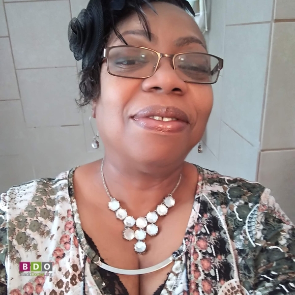 Profile Picture of Shirley Singleton (@shirleydlacey) on Poshmark