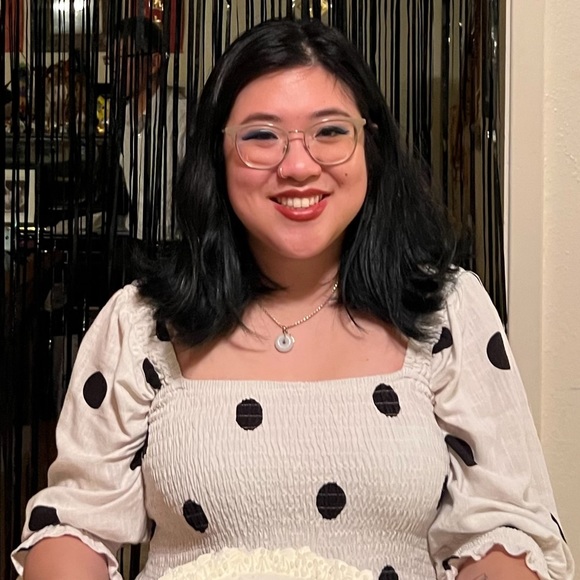 Profile Picture of Julia Jen (@jhljen) on Poshmark