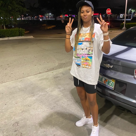 Profile Picture of Jade Alexander (@jadefromdade) on Poshmark