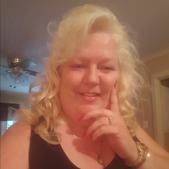 Profile Picture of Pamela Cooper (@pamelakc777) on Poshmark