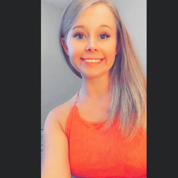 Profile Picture of Amanda Harthun (@amandaharthun) on Poshmark