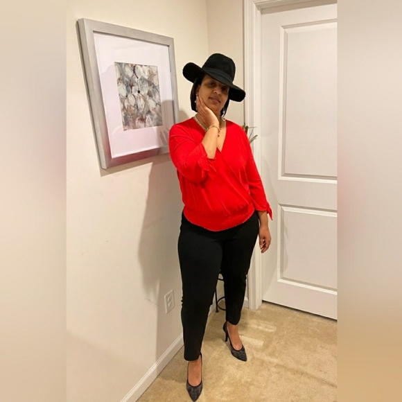 Profile Picture of Lorraine Singleton (@dynamicdelta7) on Poshmark