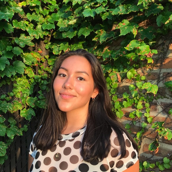 Profile Picture of Vivian Aviles (@vivianaviless) on Poshmark