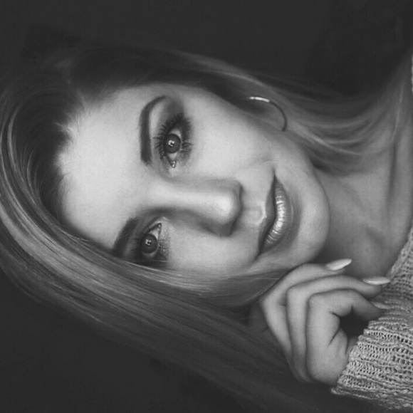 Profile Picture of Jennah Timmons (@jennahtimmons) on Poshmark