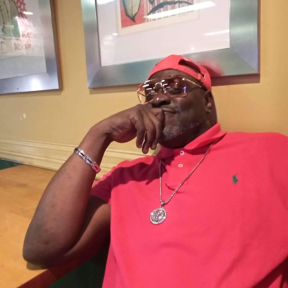 Profile Picture of Phillip Smith (@phillipsmith482) on Poshmark