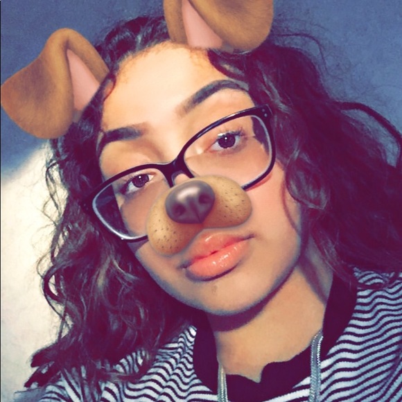 Profile Picture of Genesis Barrera (@gennyxx) on Poshmark