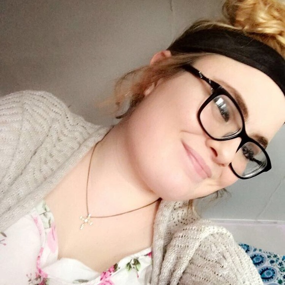 Profile Picture of Tori Schultz (@torischultz03) on Poshmark