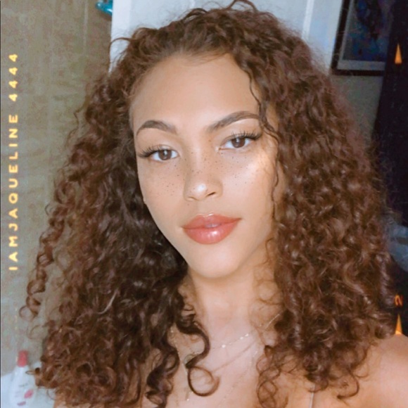 Profile Picture of Halley Moore (@halleymoore__) on Poshmark