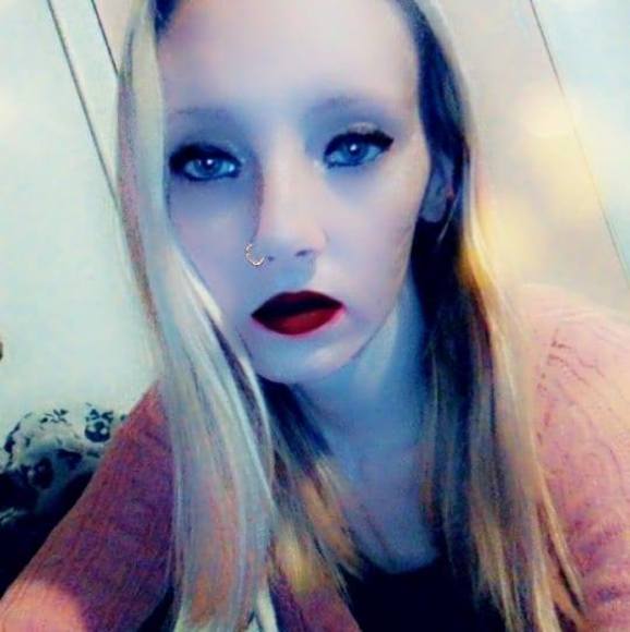 Profile Picture of Crystal Collum (@collumcrystal) on Poshmark