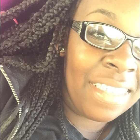 Profile Picture of Quamesha Lipscomb (@mesha1997) on Poshmark