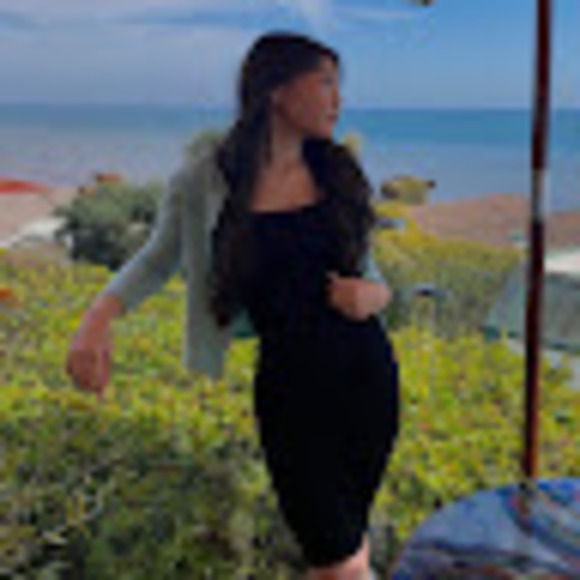 Profile Picture of Jiae Kim (@jiaek0317) on Poshmark