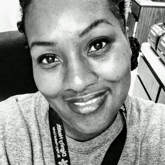 Profile Picture of Chatara Bass (@chatarabass) on Poshmark