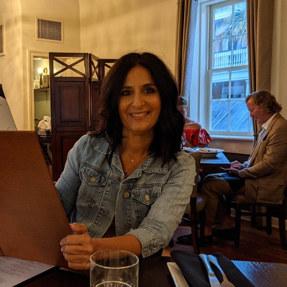 Profile Picture of Andrea Dionise (@andreaj314) on Poshmark