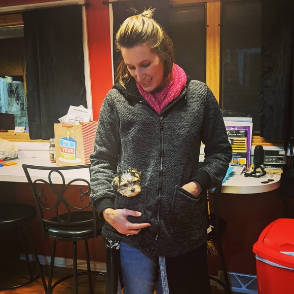 Profile Picture of Lara Vandello (@lullyd82) on Poshmark