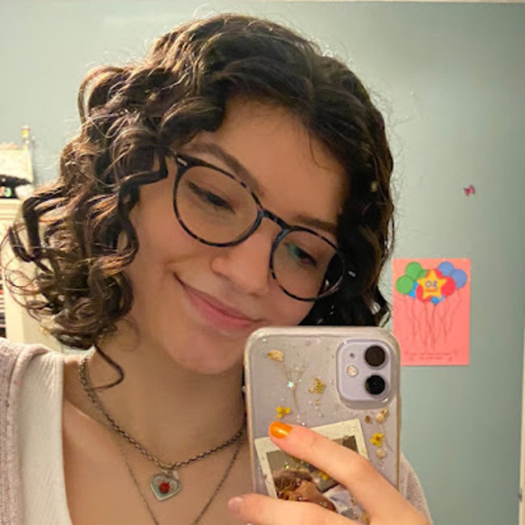 Profile Picture of Isabelle Chavarin (@ismchavarin) on Poshmark