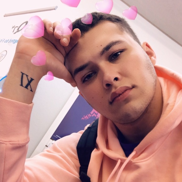 Profile Picture of Nigel Miller (@vybesfn) on Poshmark