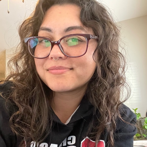 Profile Picture of Cristy Bledsoe (@crittycat) on Poshmark
