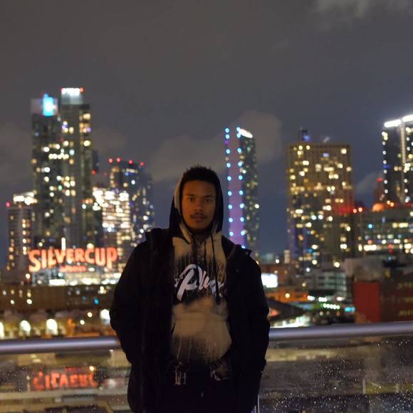 Profile Picture of Tobias Thomas (@tobothetruth) on Poshmark