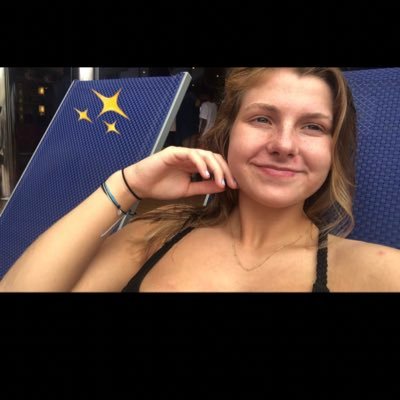 Profile Picture of Anna🌞 (@annafinley161) on Twitter