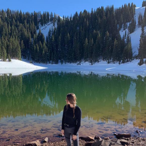 Profile Picture of Gillian Hanseen (@gillianhanseen) on Poshmark