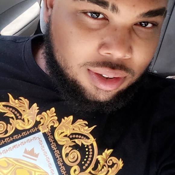 Profile Picture of Zoe Zanotti (@zoe4297) on Poshmark