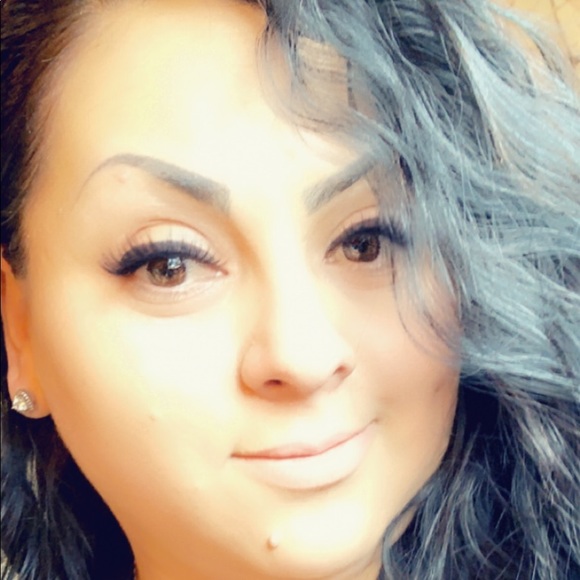 Profile Picture of Dennise Guzman (@dennise_211) on Poshmark