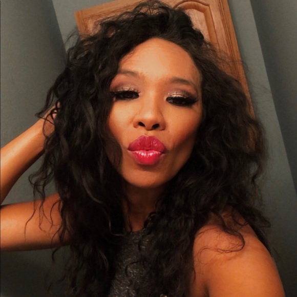 Profile Picture of Anaya Thomas (@mzanayaluv) on Poshmark