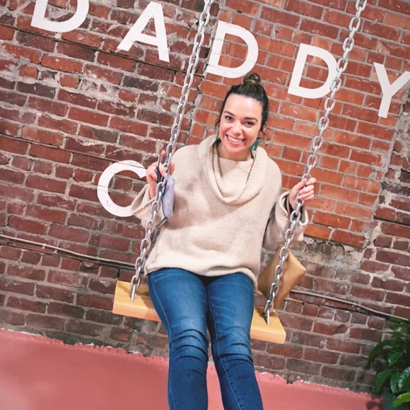 Profile Picture of Amanda Czyzewski (@amandaczyzewski) on Poshmark
