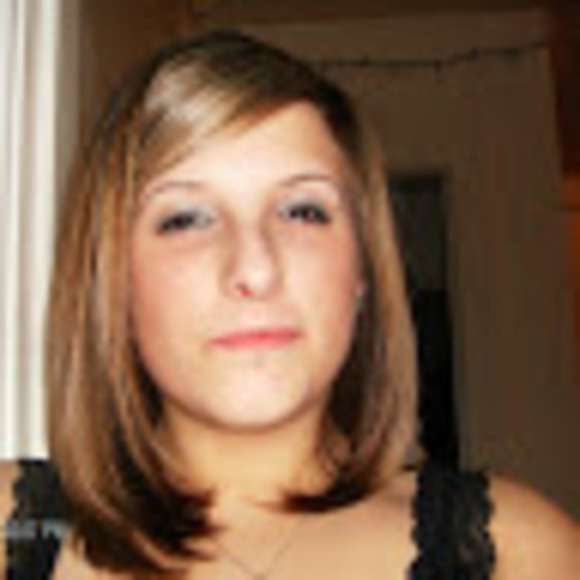 Profile Picture of Lauren Skiles (@lms42489) on Poshmark