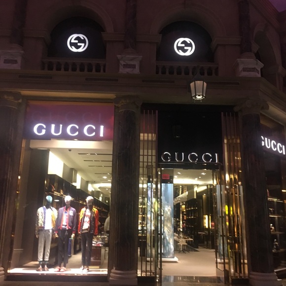 Profile Picture of Sam Ontiveros (@battitoc) on Poshmark