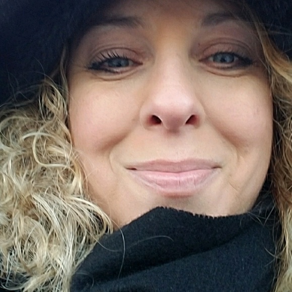 Profile Picture of Claire Tauriainen (@ctaury) on Poshmark