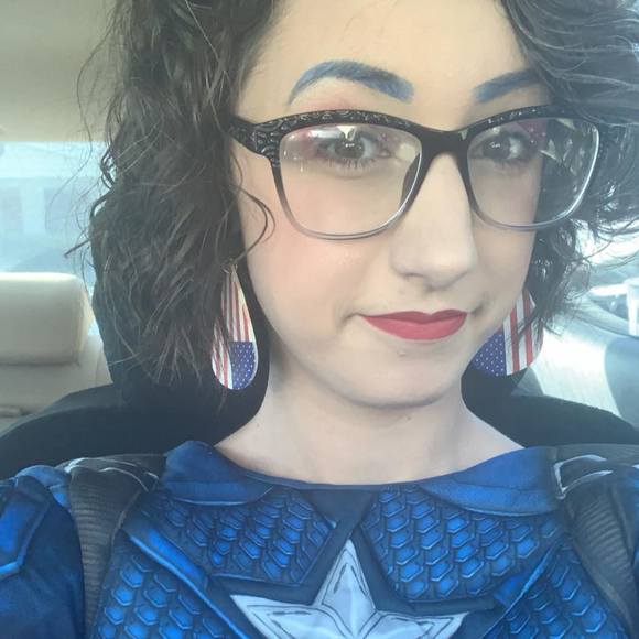 Profile Picture of Amber Mock (@bermock) on Poshmark