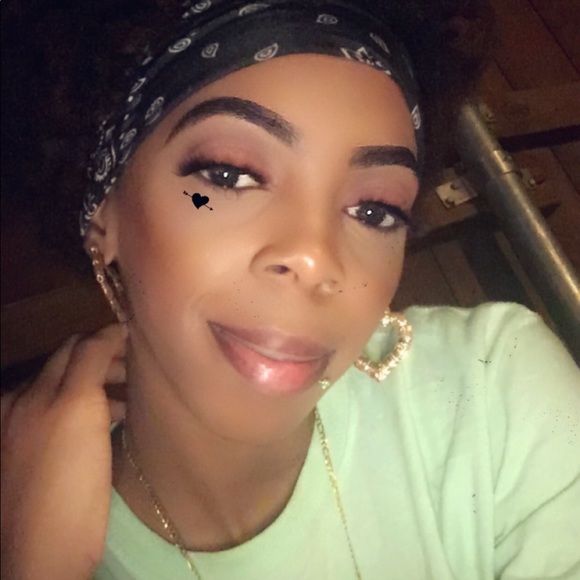 Profile Picture of Jessica Solomon (@jessicasolom673) on Poshmark