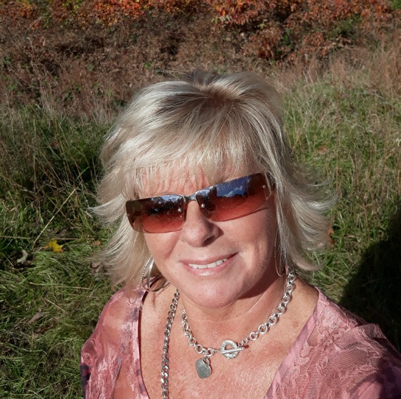 Profile Picture of Paula Davidson (@pdavidson1969) on Poshmark