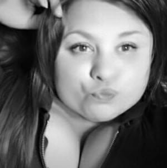 Profile Picture of Mindi Golphenee (@mindigolphenee) on Poshmark