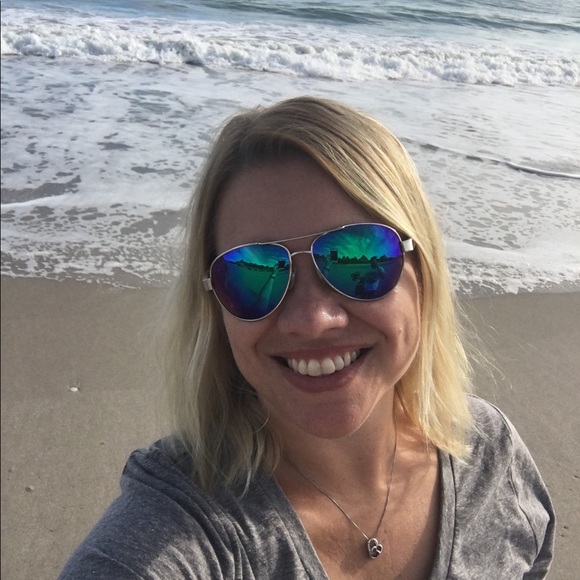 Profile Picture of Rachel Toebe (@rachtoeb) on Poshmark