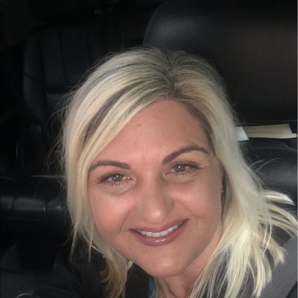 Profile Picture of Heather Delamarter (@hdelamarter) on Poshmark