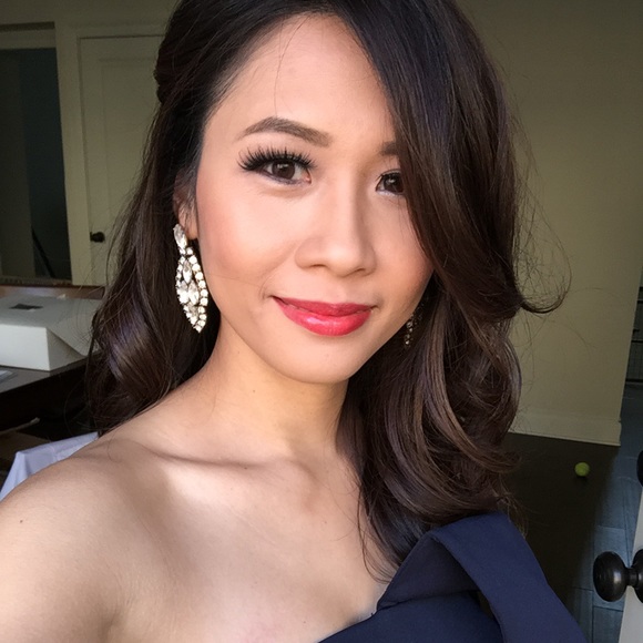 Profile Picture of Huyen Nguyen (@winn_winn) on Poshmark