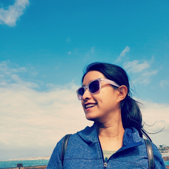 Profile Picture of Anny Oey (@annyviani) on Poshmark