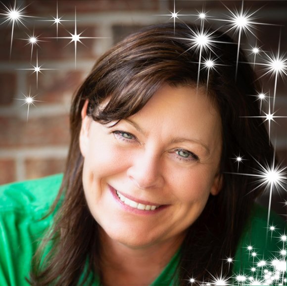 Profile Picture of Lisa Grau (@grauhaus) on Poshmark