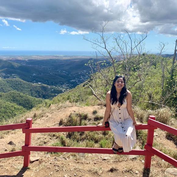 Profile Picture of Lorena Figueredo (@lorenafigueredo) on Poshmark