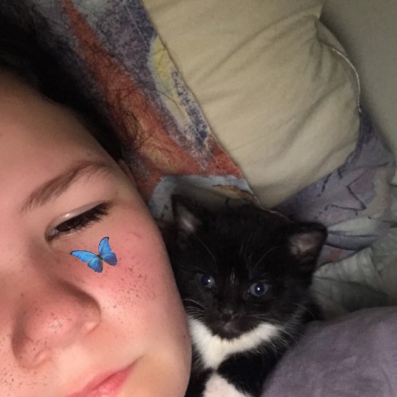 Profile Picture of Demi Schremmer (@demischremmer) on Poshmark