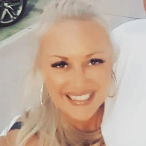 Profile Picture of Jeani Mcwherter (@jeanimcwherter) on Poshmark