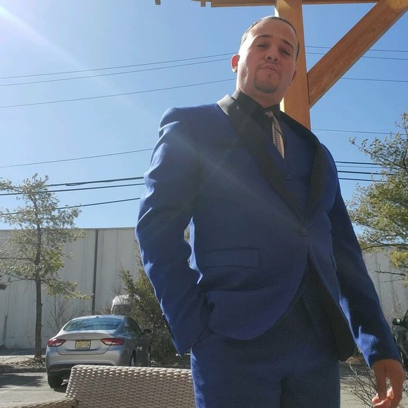 Barry Rivera - Poshmark Profile Picture of Barry Rivera (@mrrivera03) on Poshmark