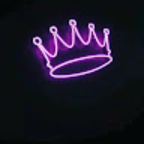 Profile Picture of Amulet Giberti (@amuletgiberti) on Poshmark