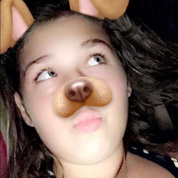 Profile Picture of Julia Bynum (@itsyogurl13) on Poshmark