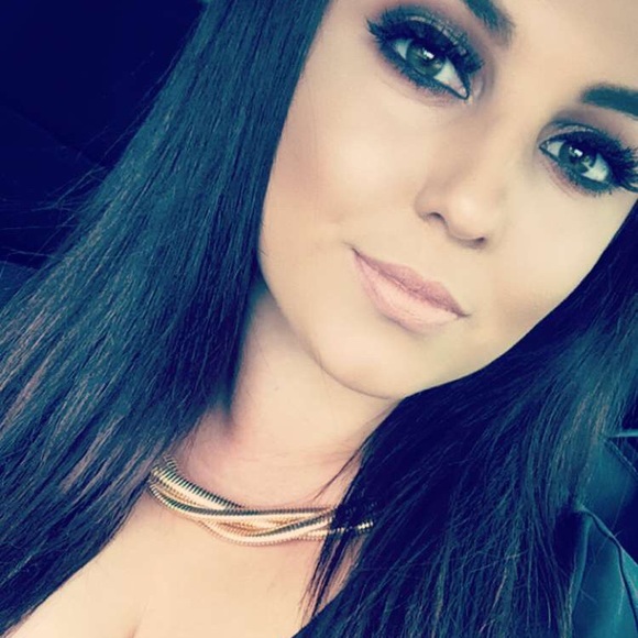 Profile Picture of Misty Shaffar (@mistynicoleee) on Poshmark