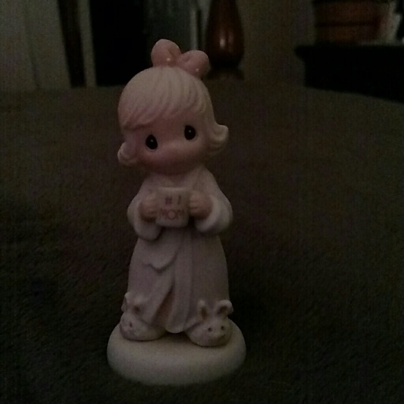 Profile Picture of Karen Sivik (@ksivik) on Poshmark